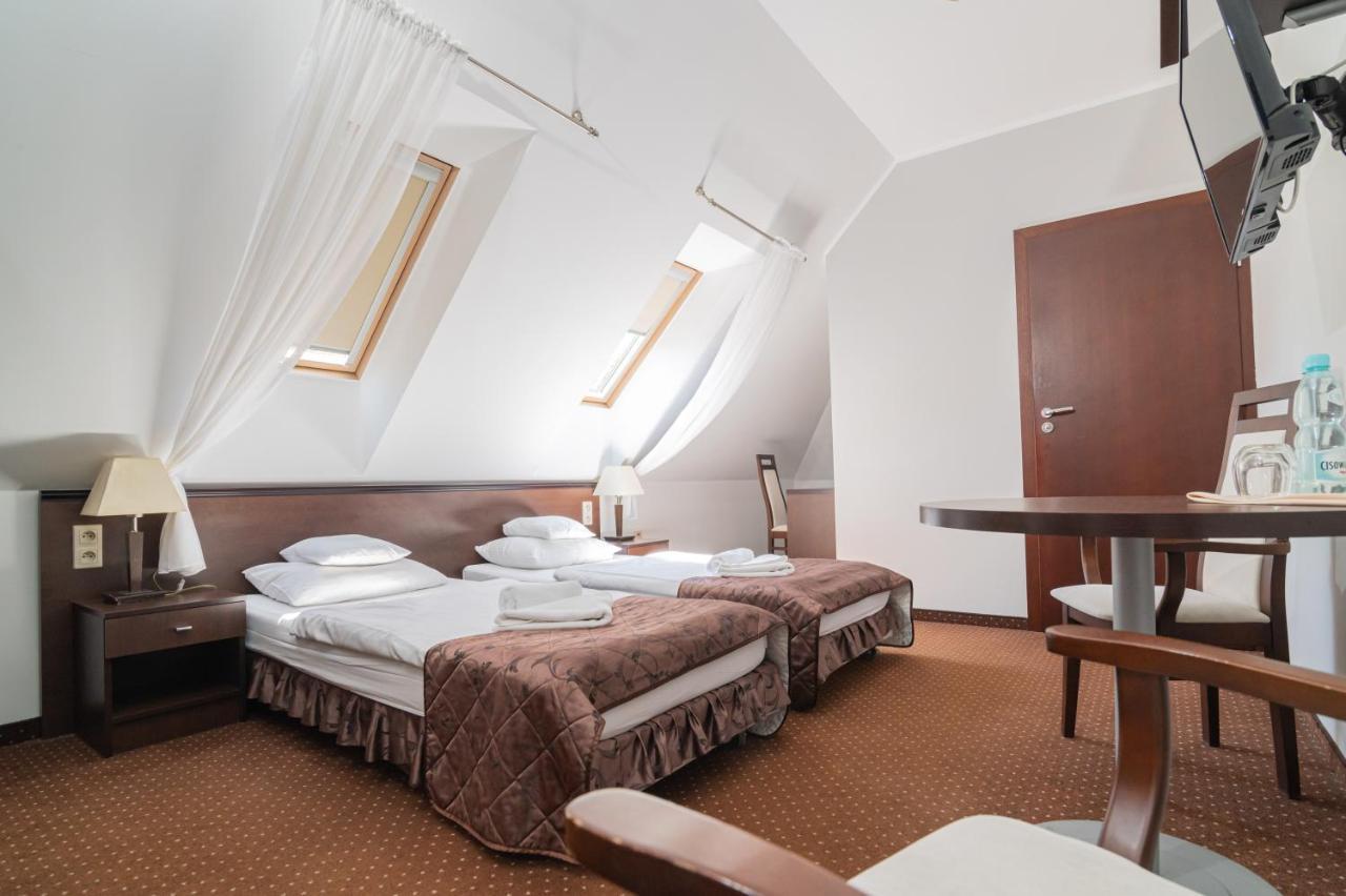 Hotel Pod Filarami Czeladź Exteriör bild