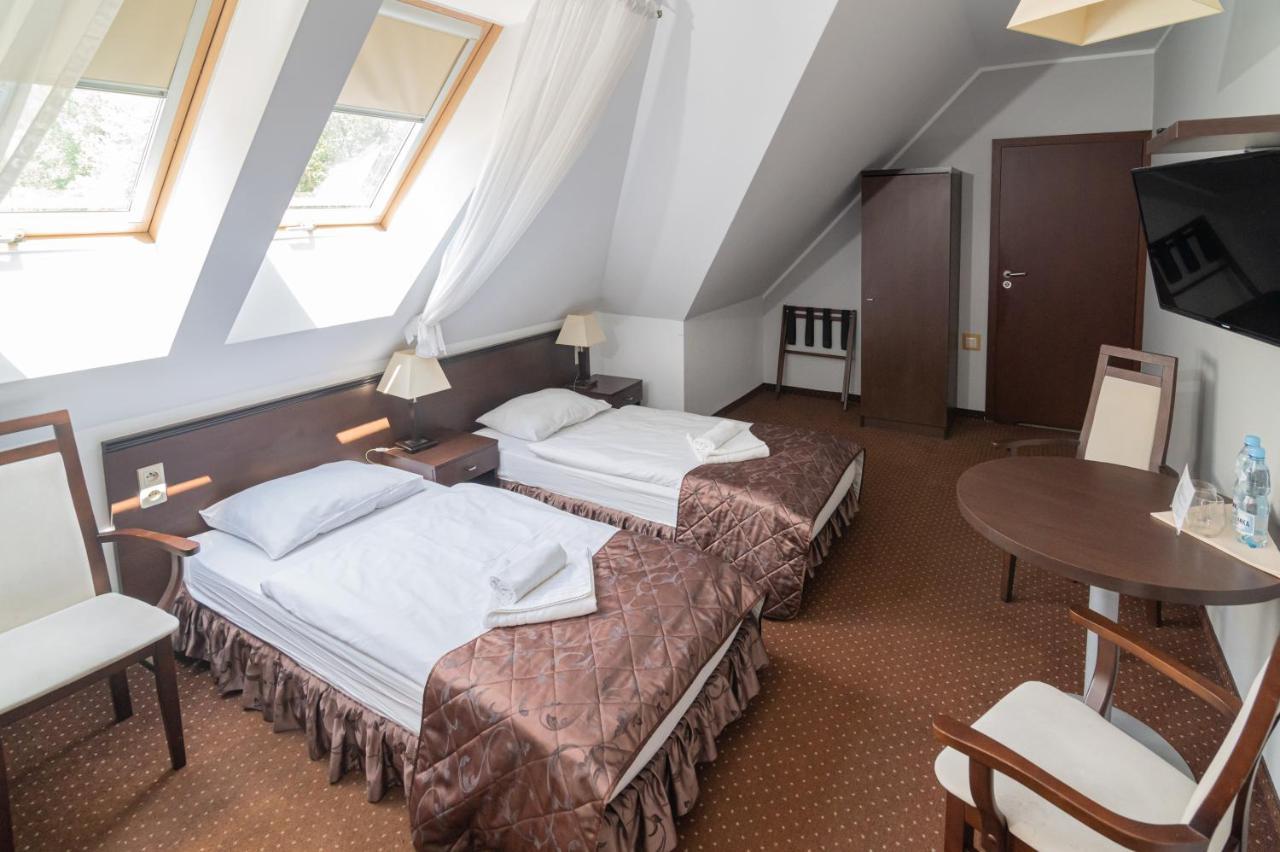 Hotel Pod Filarami Czeladź Exteriör bild