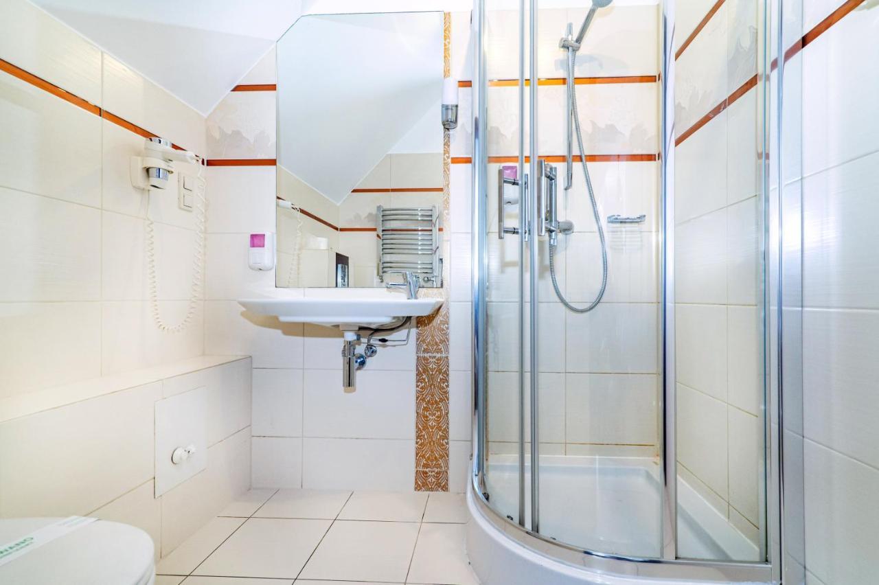 Hotel Pod Filarami Czeladź Exteriör bild