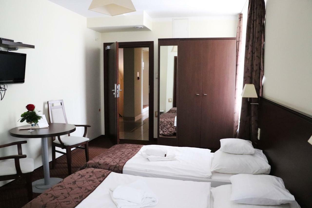 Hotel Pod Filarami Czeladź Exteriör bild